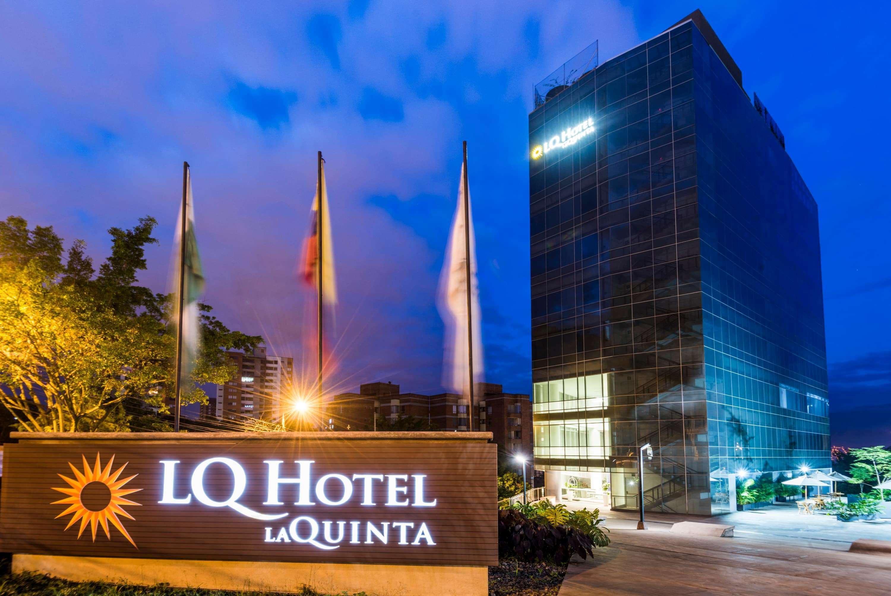 Отель La Quinta By Wyndham Медельин Экстерьер фото